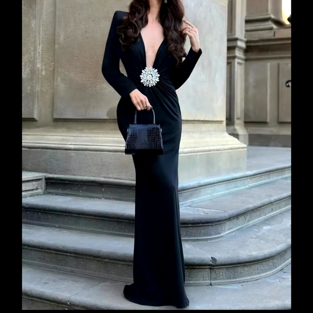 Long Sleeve V Neck Pleated Diamond-encrusted Flower Decorated Bodycon Maxi Dress - Picture 8 of 10